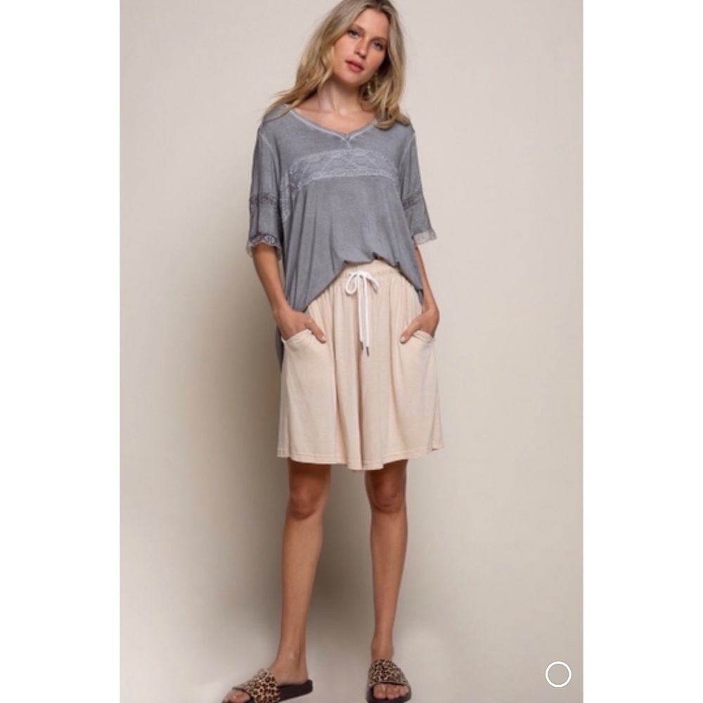 POL Mystic Grey V Neck Lace Trimmed Rayon Jersey Tee - Picture 5 of 7